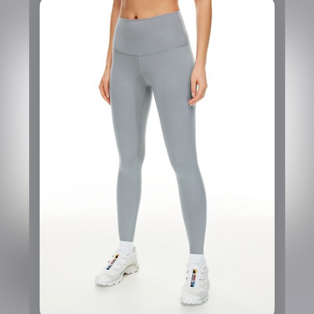 ARITZIA - TNASleek Cheeky Hi-Rise Ankle Legging in Moon Dust Grey - Size M